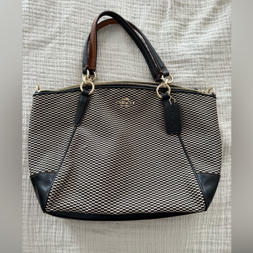 Like new! Only used a few times - vintage coach purse